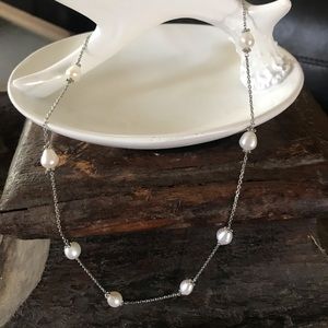 Pearl with silver chain